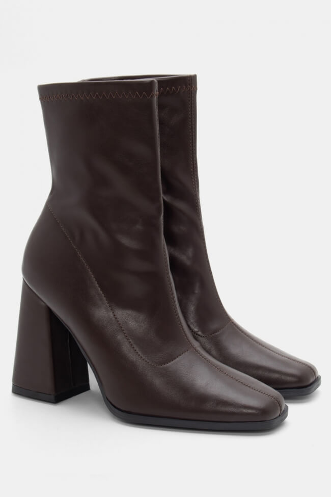 mpotakia-kaltsa-me-rafes-124858-oj7x